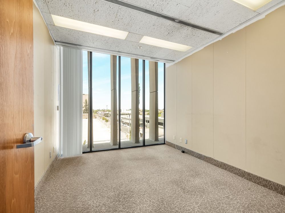Office Space Available in Excellent Condition & Move-In Ready : 1221 Van Ness Ave, Fresno, CA 93721